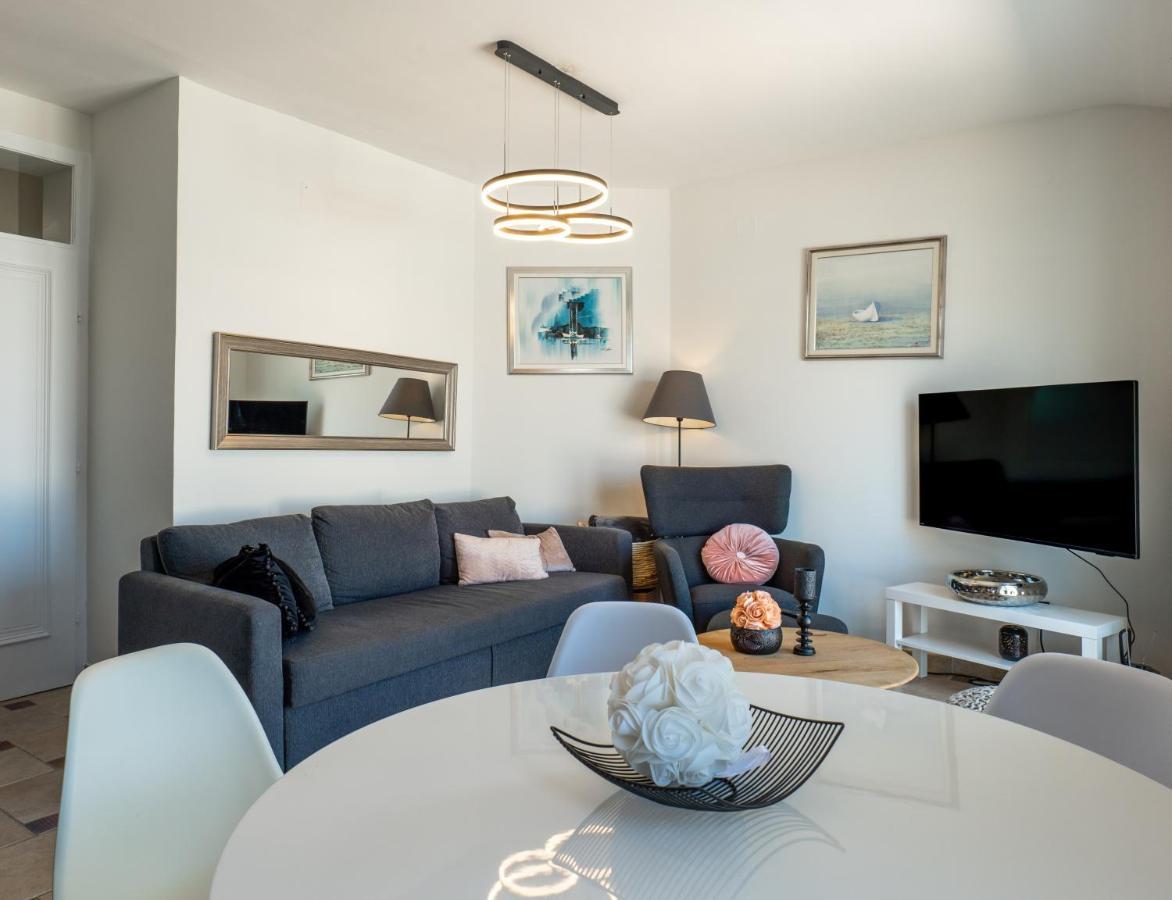 Pool Apartment Ena 파그 외부 사진